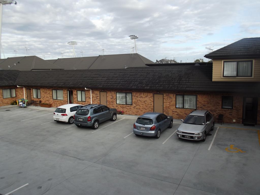 Arena Court Motel Hamilton Exterior photo