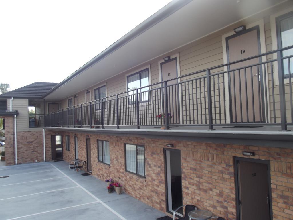 Arena Court Motel Hamilton Exterior photo