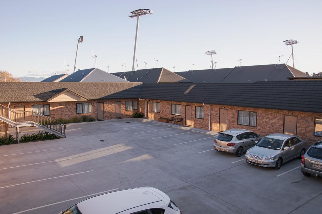 Arena Court Motel Hamilton Exterior photo