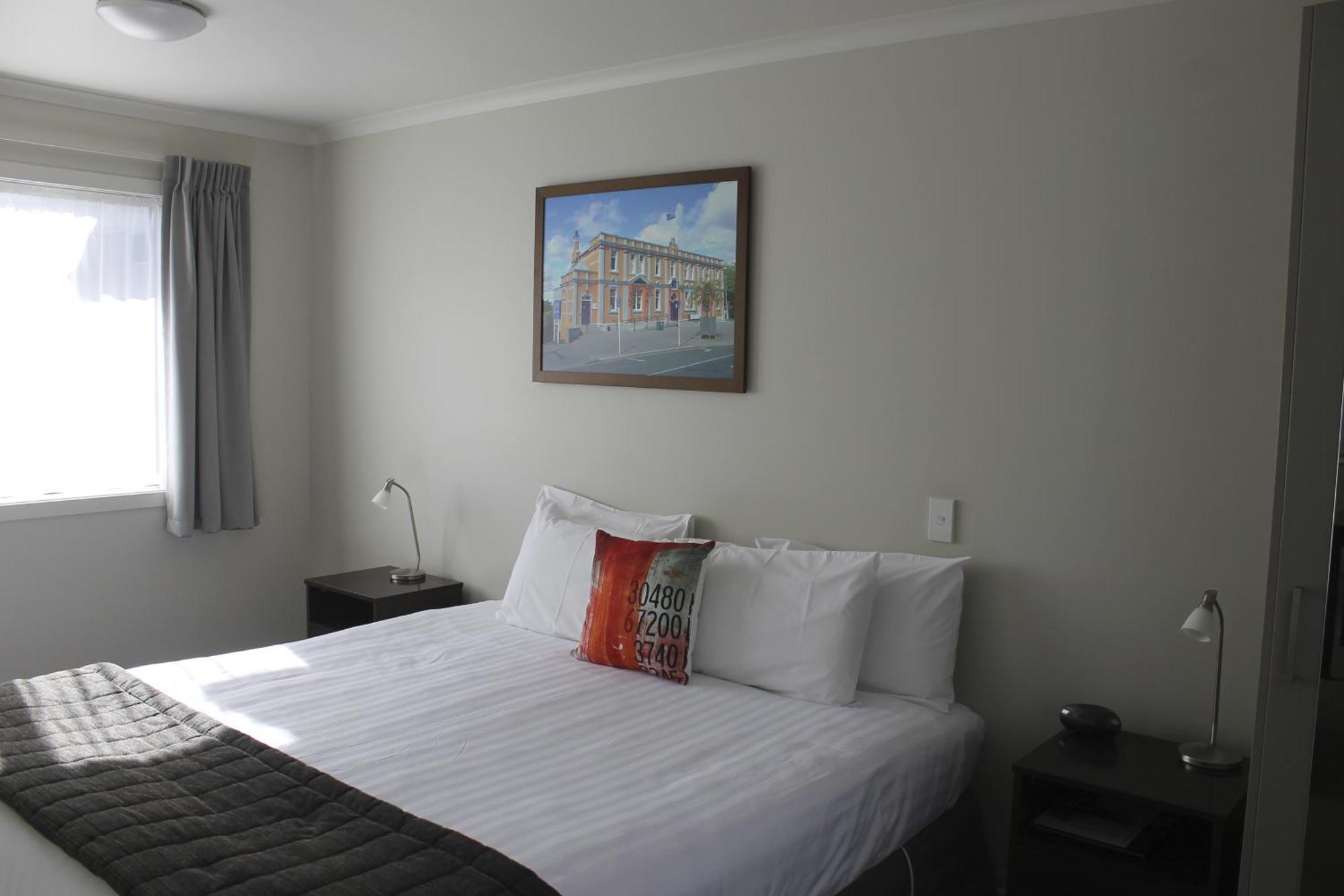 Arena Court Motel Hamilton Room photo